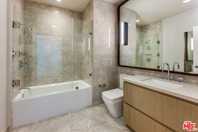 Building Photo - 700 Broadway