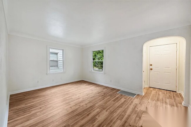 Building Photo - 909 Turner Ave