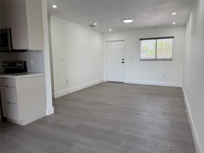 Building Photo - 3021 W 76th St