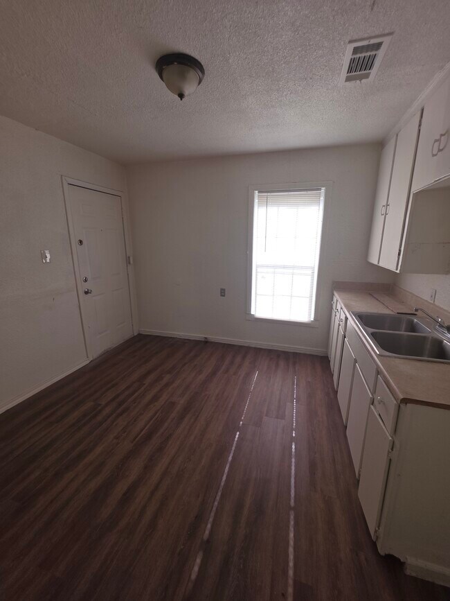 Building Photo - 3613 Bright St