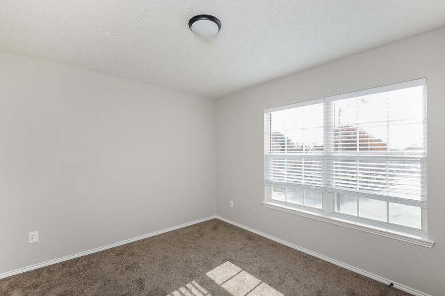 Building Photo - 7325 Moon Ridge Ct