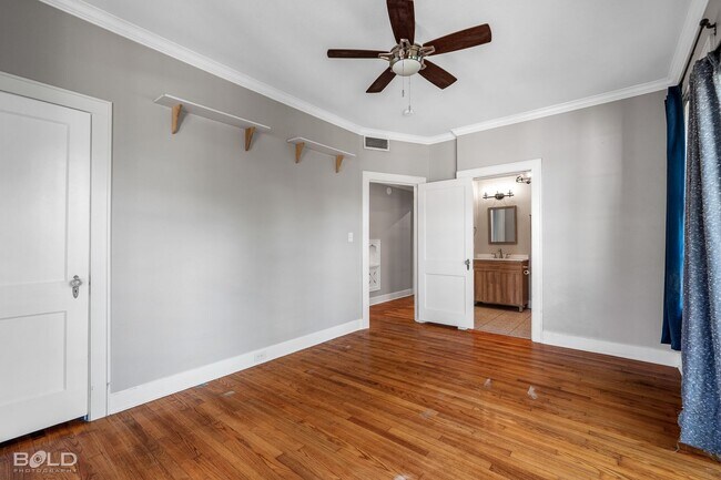 Building Photo - Check Out this 3 bed 2 bath!!