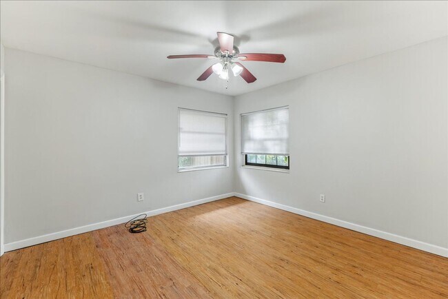 Building Photo - 103 S Chapel Dr