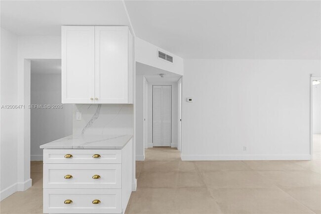 Building Photo - 1400 NE 57th Ct