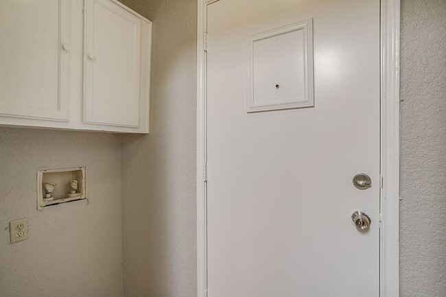 Building Photo - 4517 Compass Ct