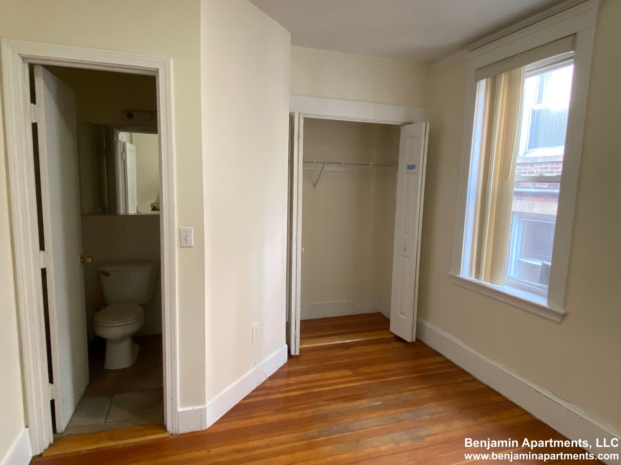 Building Photo - 15 Barrows St