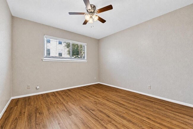Building Photo - 8808 Pineridge Dr