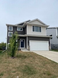 Building Photo - FREE RENT SPECIAL!  3 bedroom 3 bathroom S...