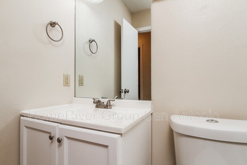 Building Photo - 8019 Chestnut Cedar Dr