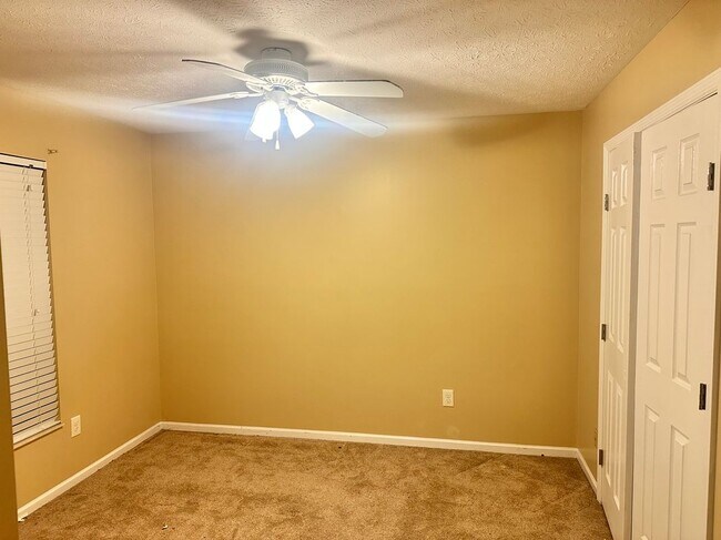 Building Photo - 2907 Bentbrook Dr