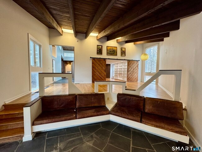 Building Photo - 860 Oakwood Rd