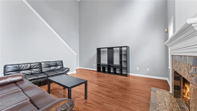 Building Photo - 450 Manor Glen Dr