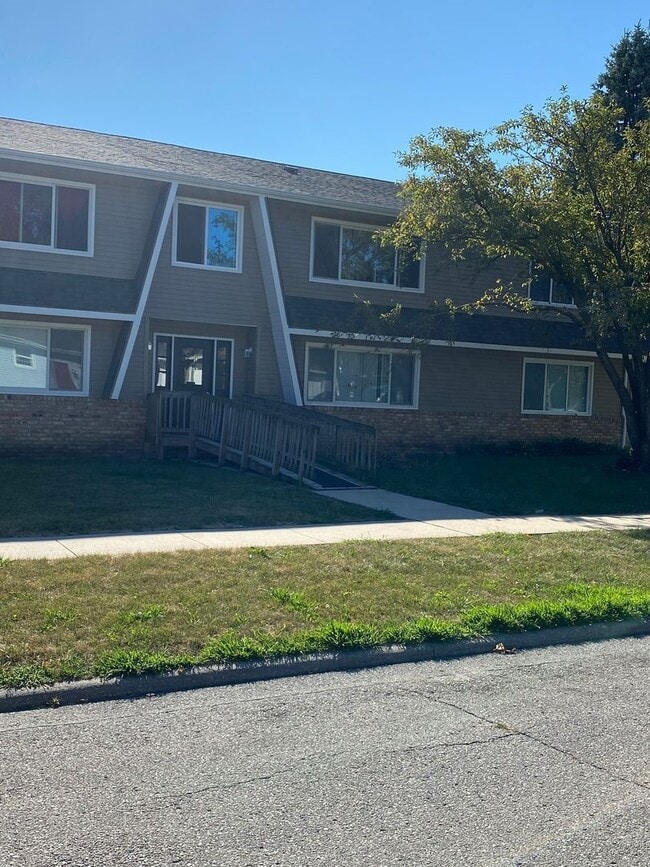 Building Photo - Colby Apartments