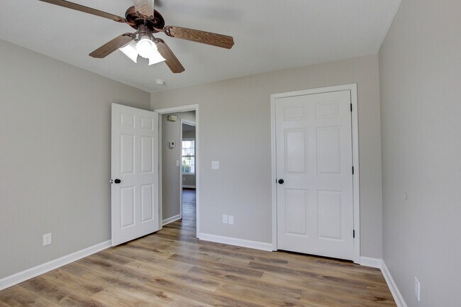 Building Photo - 51 Winding Oaks