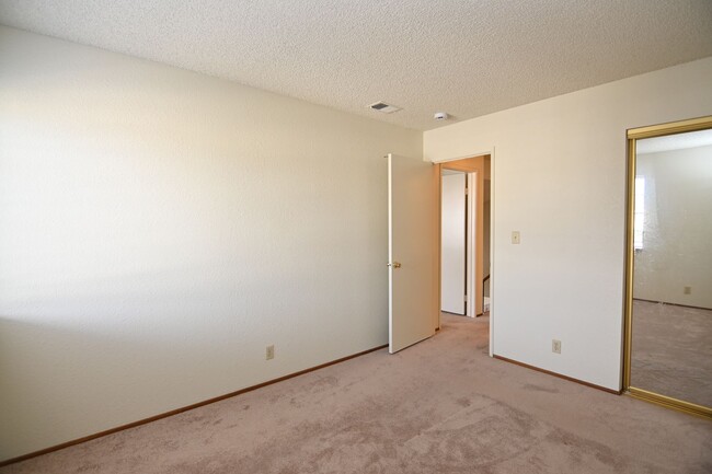 Building Photo - SFR near 880 & 84 -Minutes from Paseo Padr...