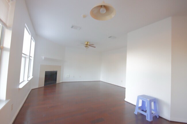 Building Photo - 6738 Carly Park Way