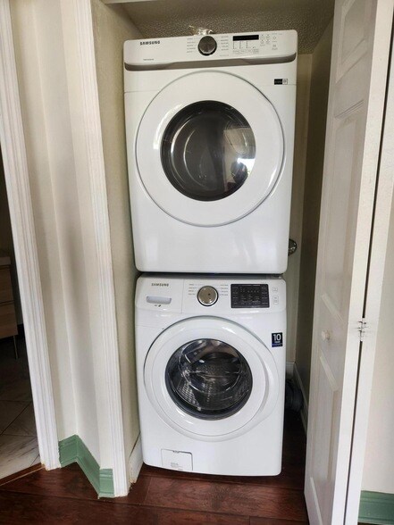 Building Photo - 963 Sonesta Ave NE