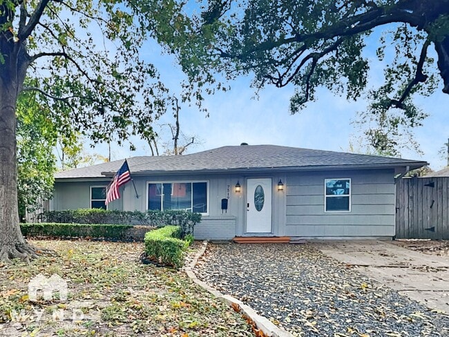 Building Photo - 7519 Schiller St