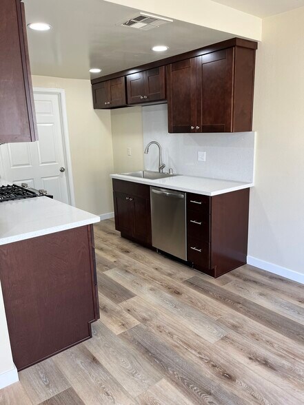 Dishwasher - 550 W Lambert Rd