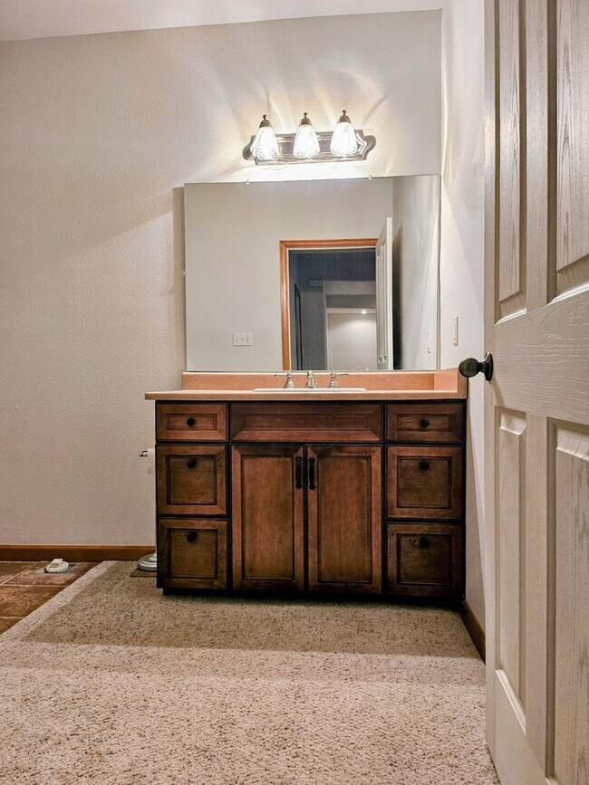 Building Photo - ALL PROSPECTIVE TENANTS MUST SUBMIT A $58 ...