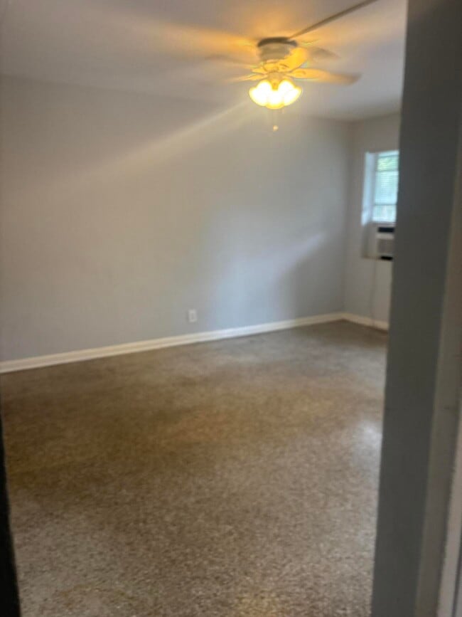 Building Photo - 812 10th St