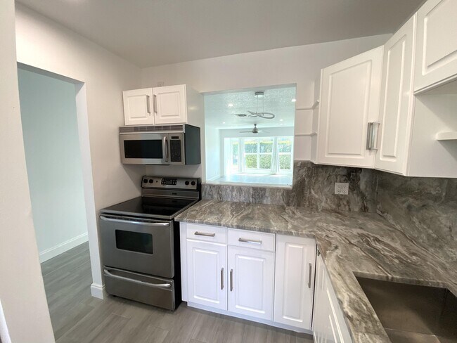 Building Photo - 2450 Black Olive Blvd