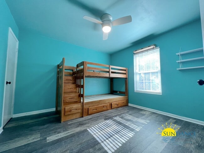 Building Photo - 2 Bedroom home with custom upgrades in the...