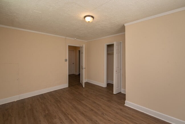 Building Photo - $950 - 3 bed/1 bath single-family home for rent, all electric! - Section 8 welcome!