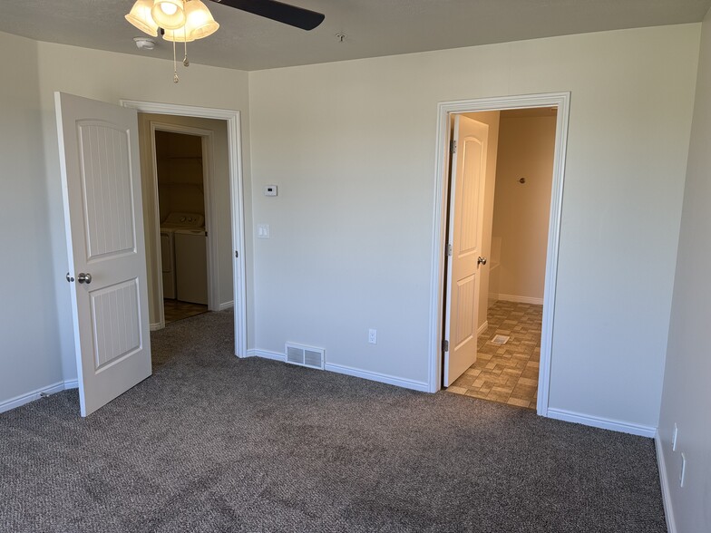 Building Photo - 908 N Shepard Creek Pky