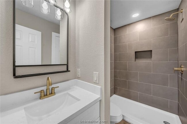 Building Photo - 1103 Phoenix St