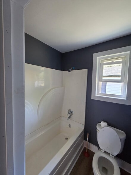 Building Photo - 545 Salley St