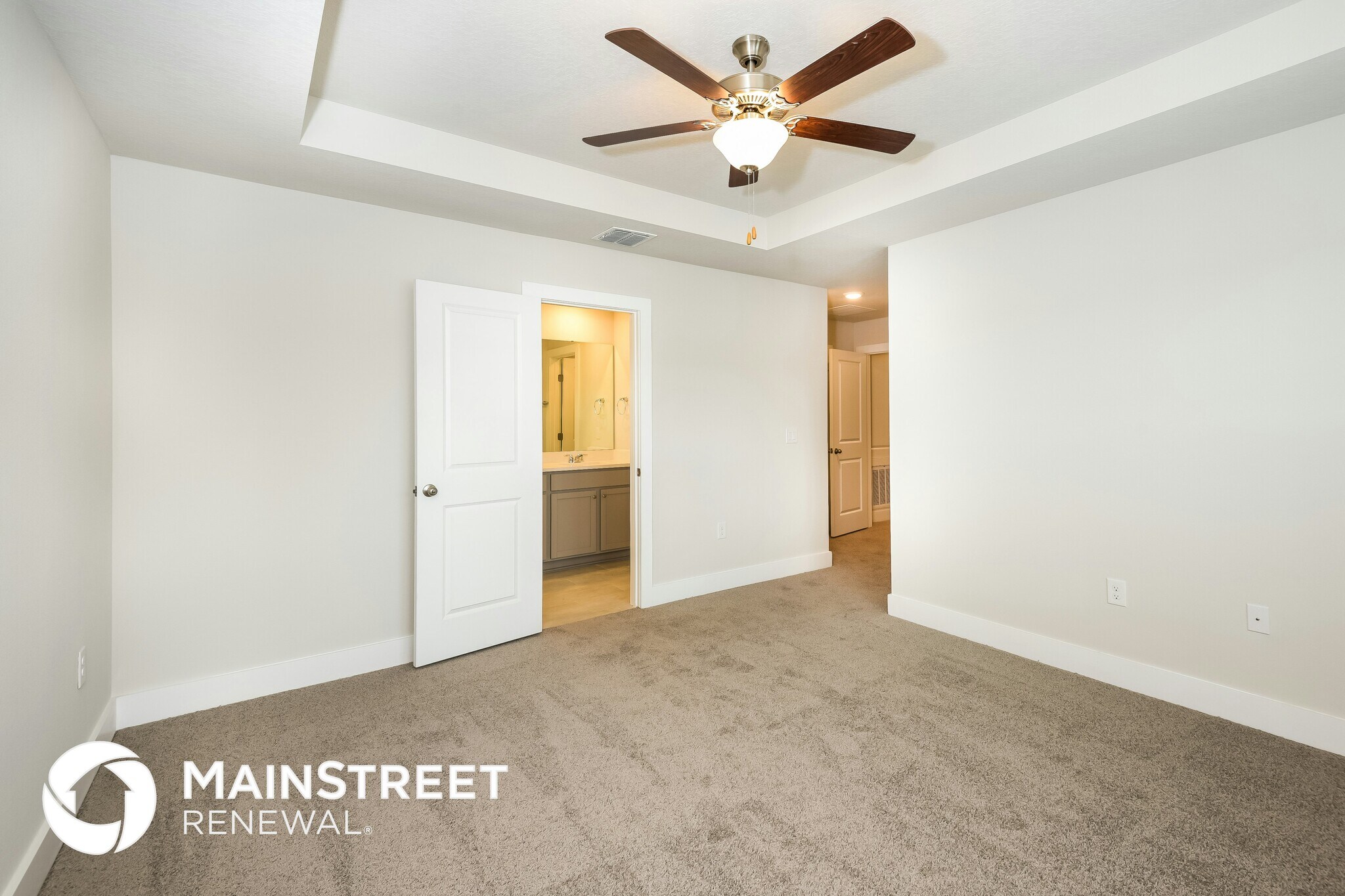 Building Photo - 816 E Voorhis Ave