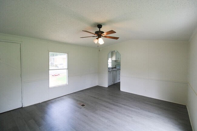 Building Photo - Move-In Ready • 3 Bedrooms • Lawn Care Included!