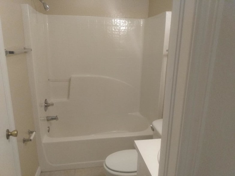 Building Photo - 7446 Pond Cir