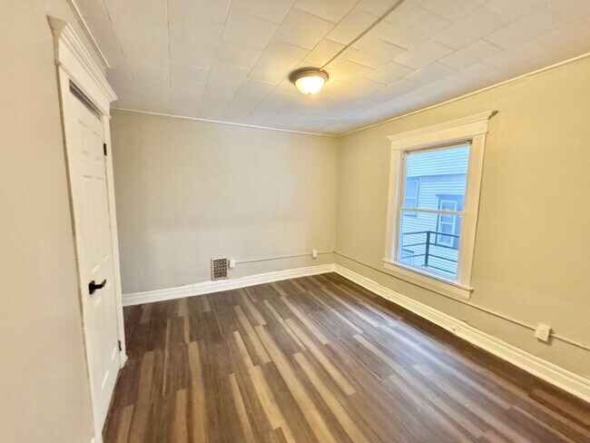 Building Photo - 148-152 Grand Avenue