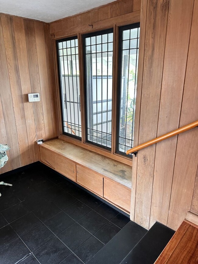 Building Photo - Kaumana Terrace Home