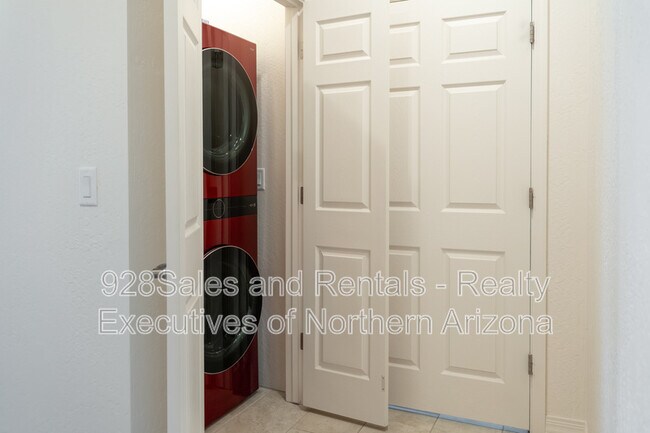 Building Photo - 207 S Beaver St