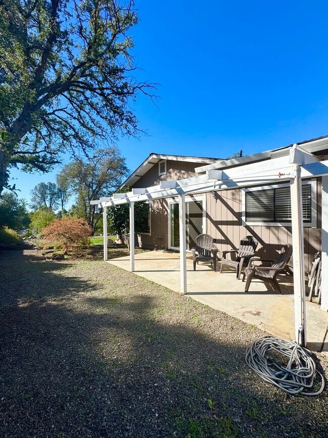 Building Photo - Beautiful home in Parkwood Estates