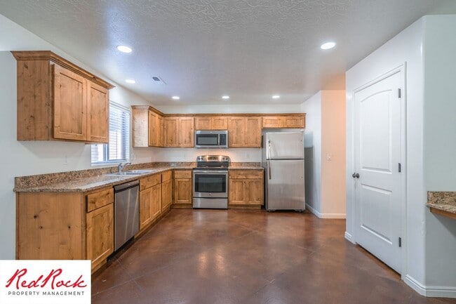 Building Photo - 2801 E 450 N