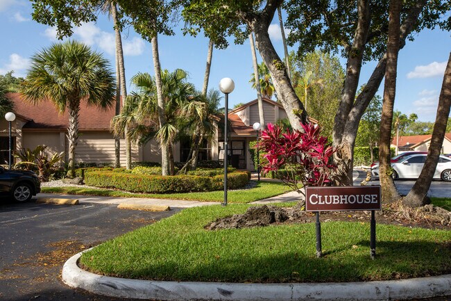 Building Photo - 2738 Carambola Cir S