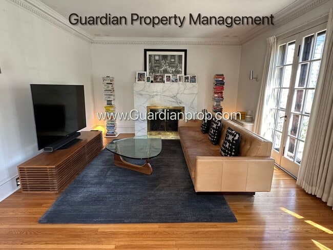 Building Photo - Lake is the Isles Single Family Home, 2 Car Garage, Dishwasher, Fenced Yard