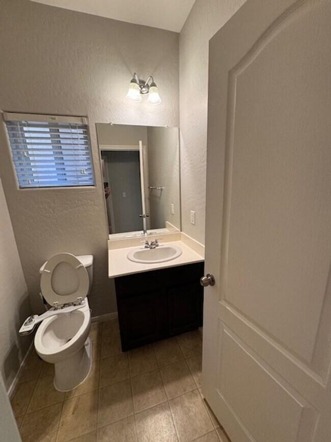 Building Photo - 3 Bedroom Home in a Gated Community! North...