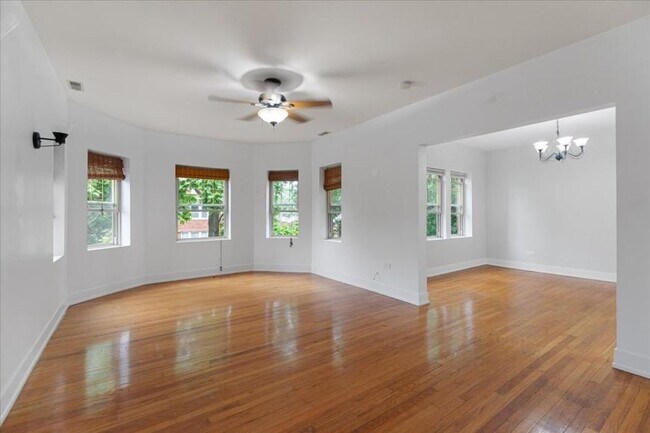 Primary Photo - 2 bedroom in Chicago IL 60618