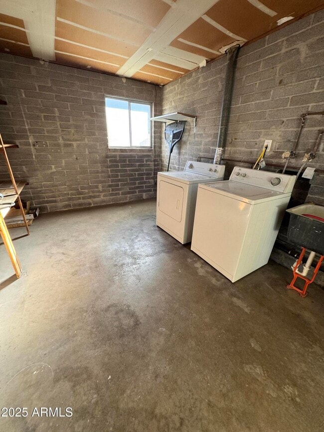 Building Photo - 2309 N 81st Way