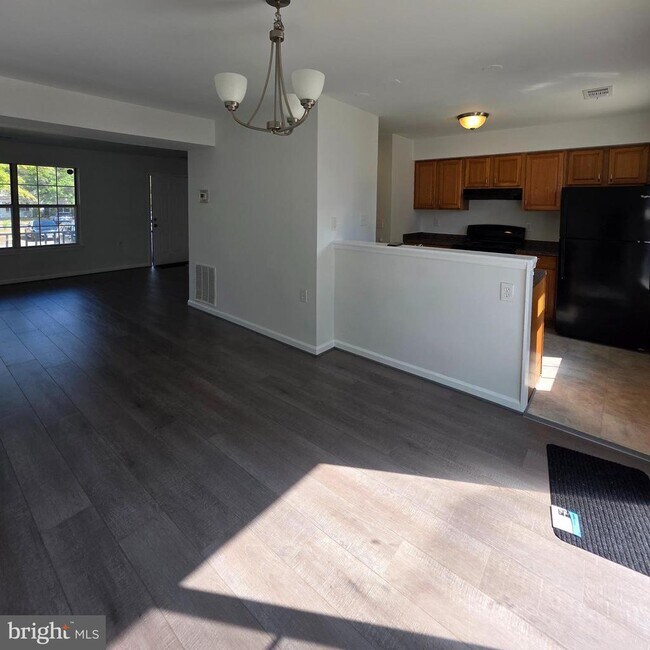 Building Photo - 404 Trefoil Pl