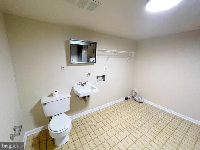 Building Photo - 40865 Spring House Ln