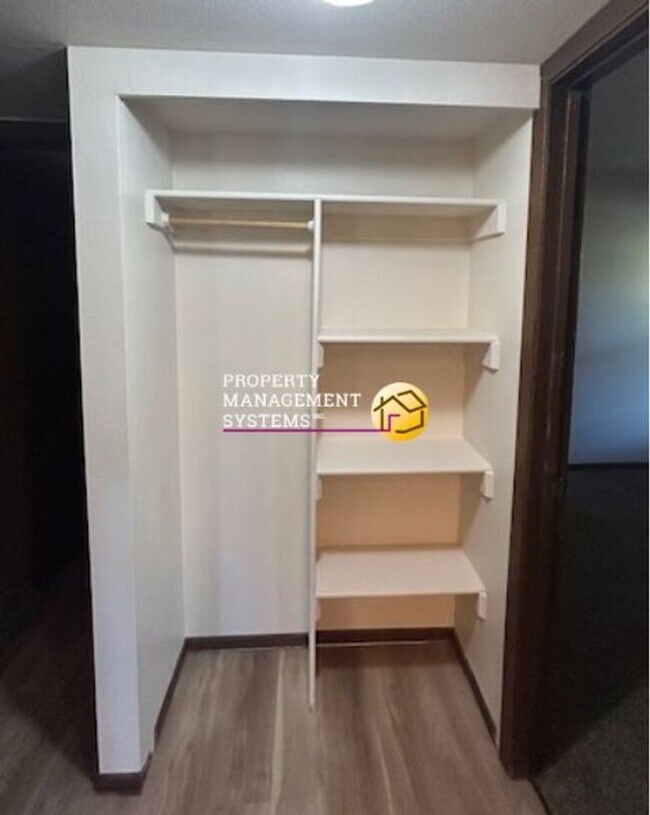 Building Photo - 69352200#5J