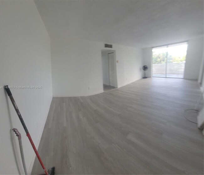 Building Photo - 498 NW 165th St