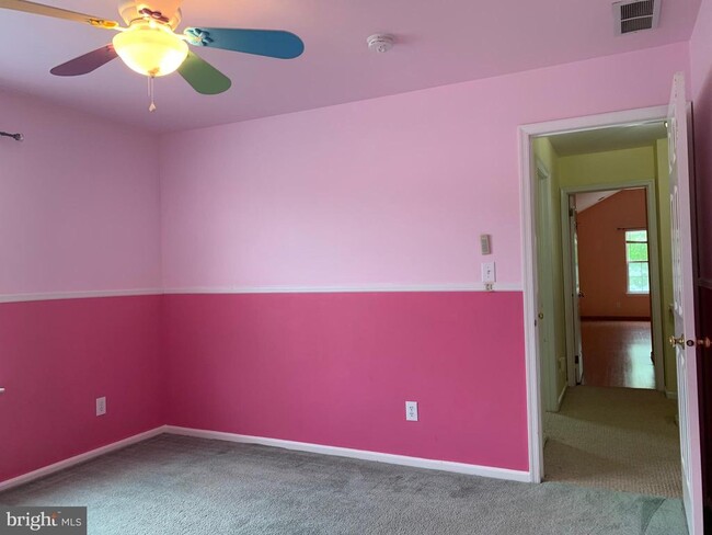 Building Photo - 35 Oakmont Terrace