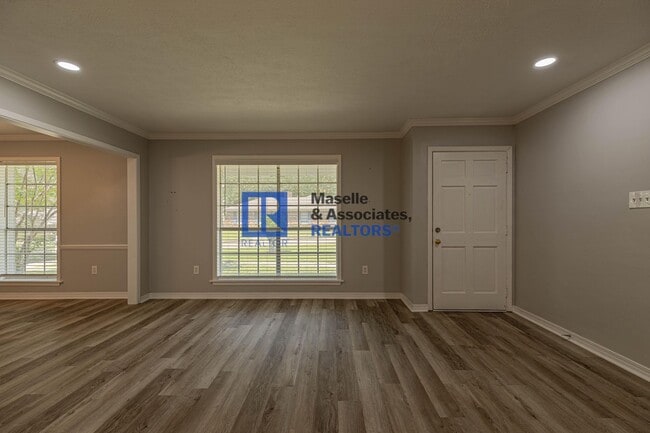 Building Photo - Charming 4-Bed, 2.5-Bath Home in the Heart...